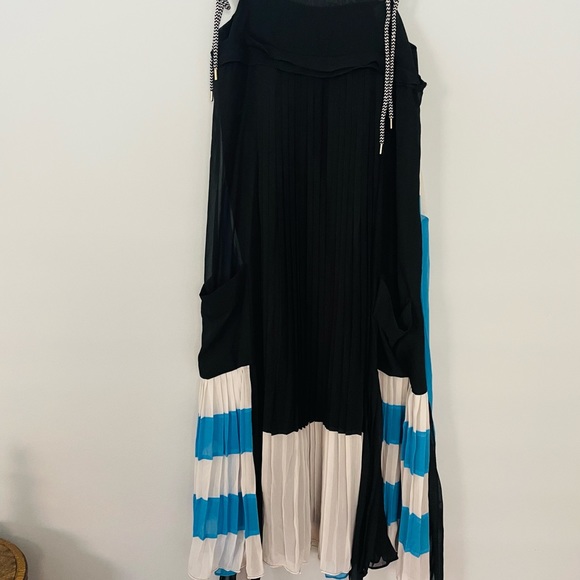 Why Dress - Picture 3 of 3